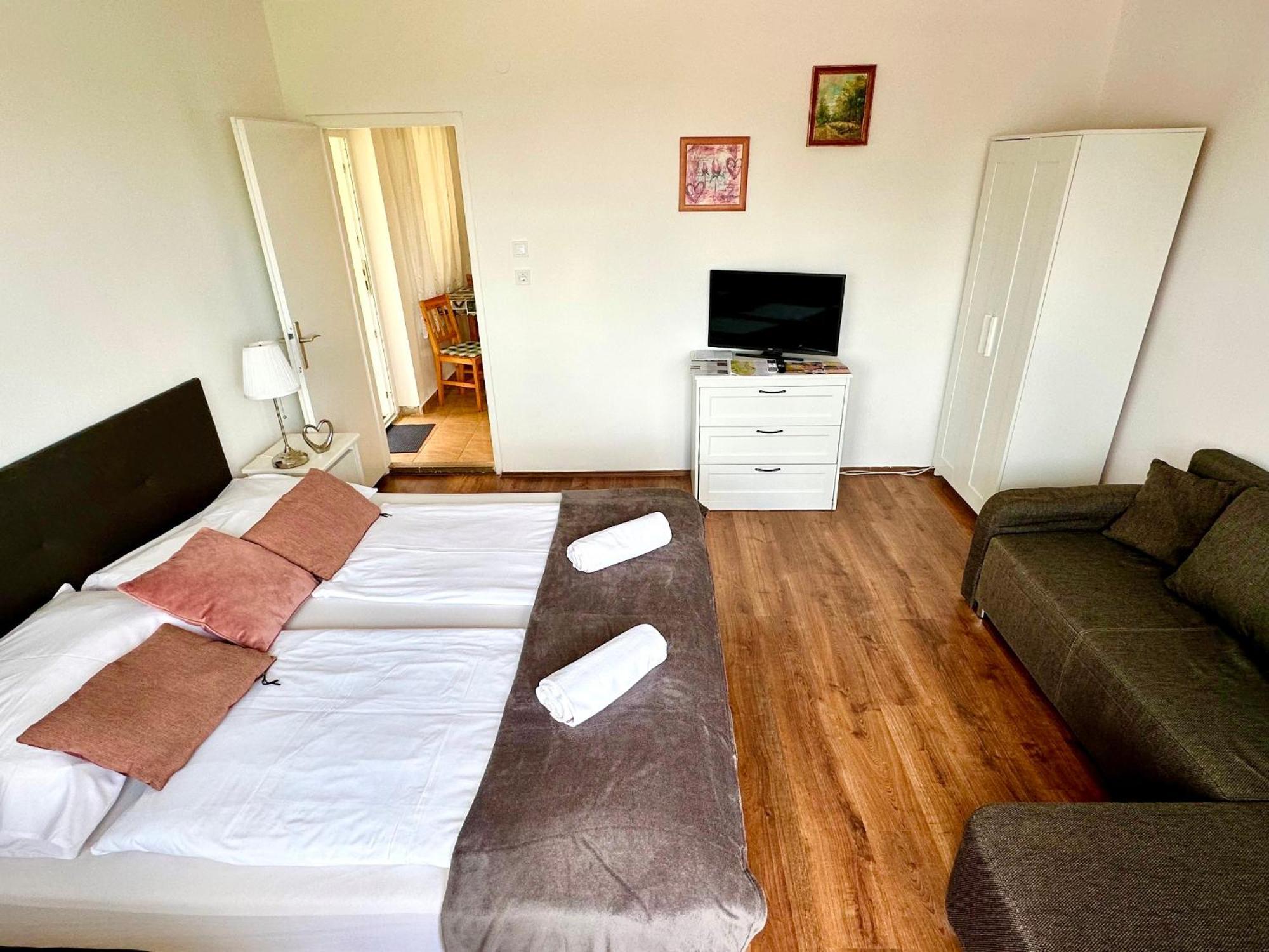Szent Orban Panzio - Kutyabarat Apartmanok Zalakaros Exteriör bild